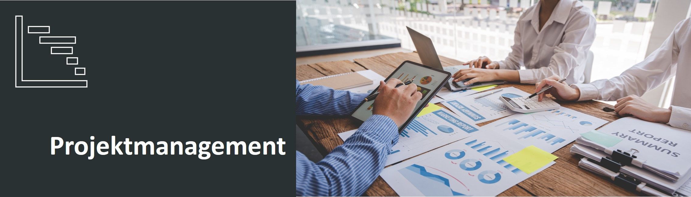 Projektmanagement: Team analysiert Diagramme und Berichte am Besprechungstisch